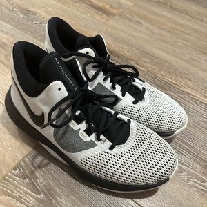 Nike Unisex Basketball Shoes (Women’s Size 8, Men’s Size 6.5)